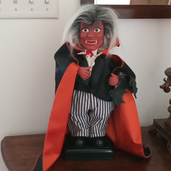Vintage Animated Vampire Figure by Pumpkin Time - Picture 3 of 10